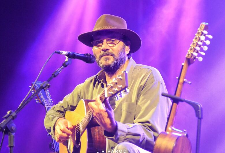 Com show gratuito, Almir Sater se apresenta em Dourados nos 30 anos da UEMS