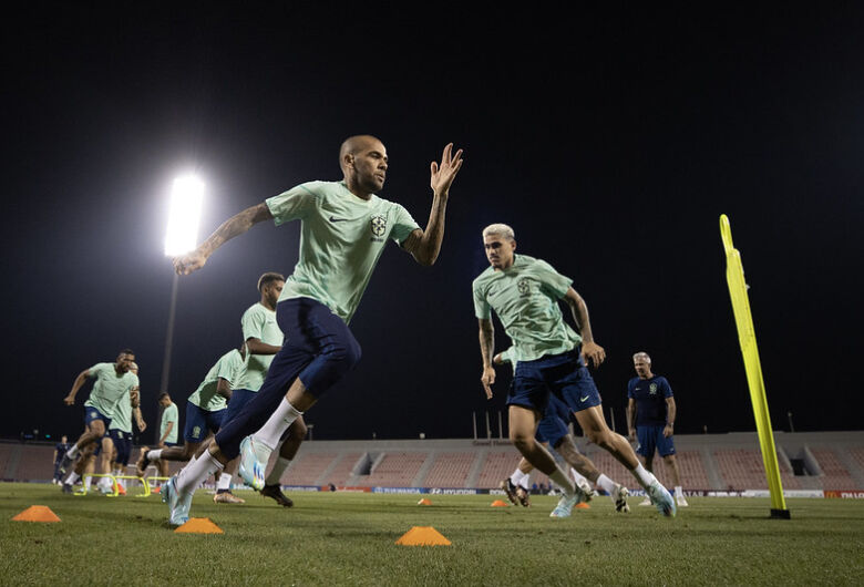 Brasil entra em campo e terá adversário das oitavas definido nesta sexta