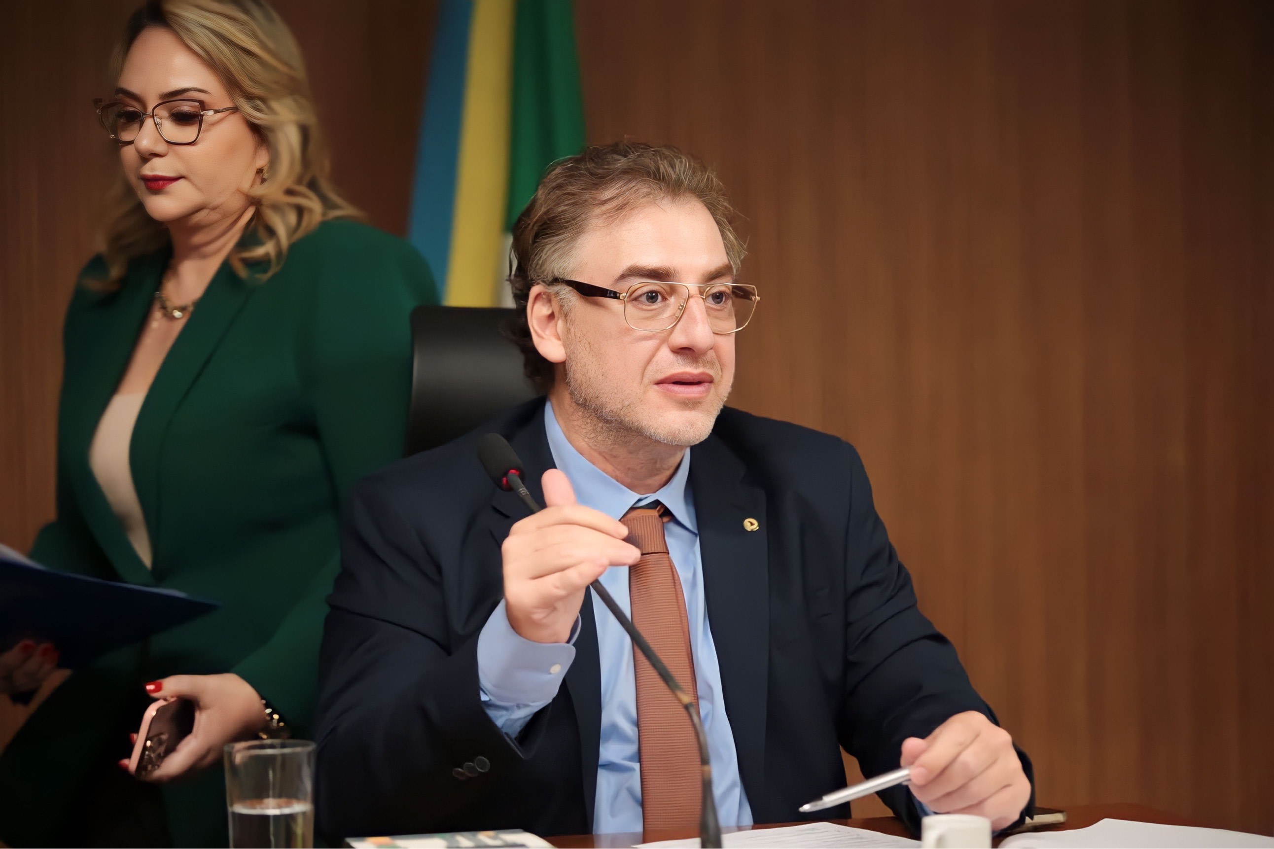 Eduardo Riedel sanciona lei de Neno Razuk que reconhece utilidade pública da Comunidade Siloé em Dourados