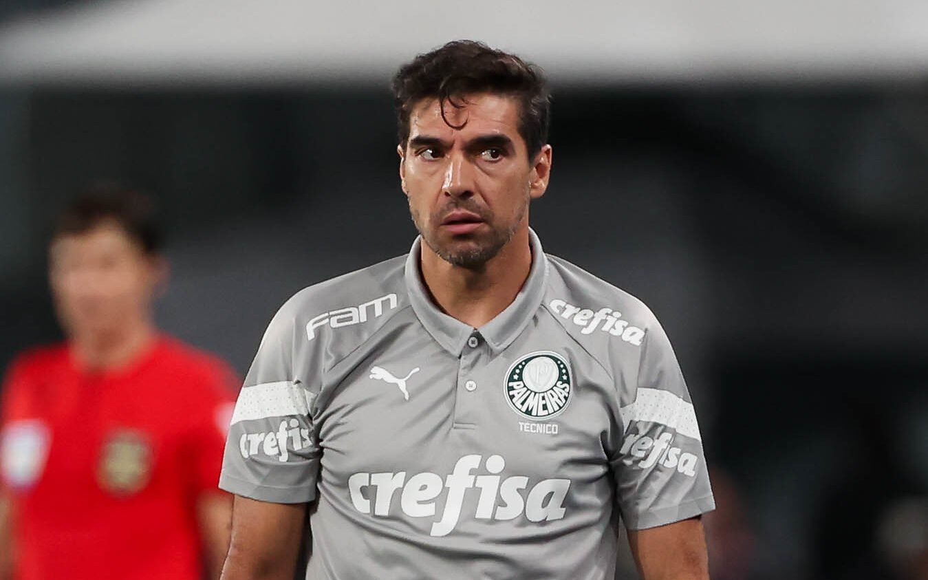 Abel Ferreira conversa com o Sporting e aceitaria baixar salário, diz jornal português