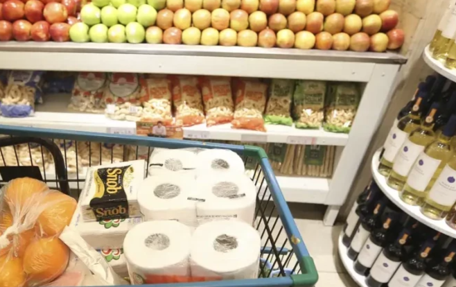 Vendas no comércio recuam 0,3% em julho e caem pelo 4º mês seguido