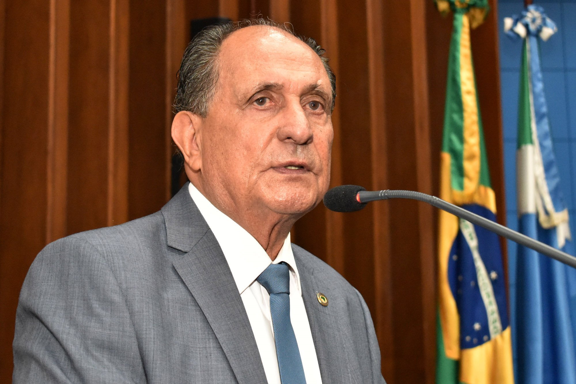 Dourados: Deputado Zé Teixeira solicita melhorias para população