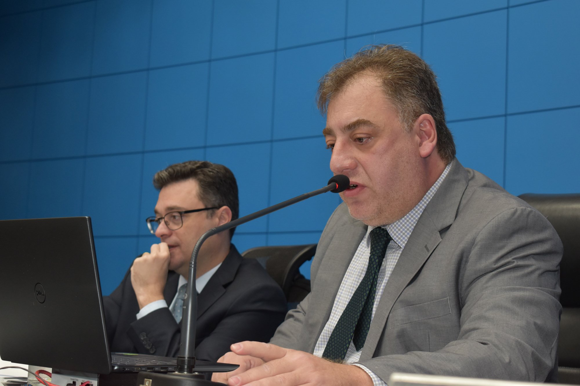 Neno Razuk solicita recapeamento asfáltico para Jardim Água Boa em Dourados