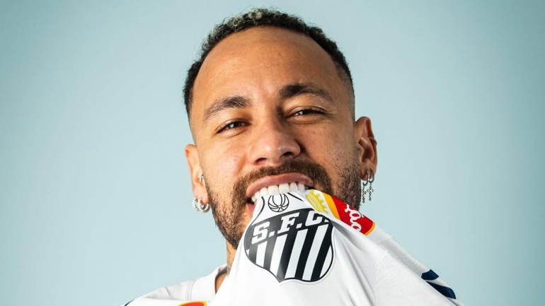 Neymar assina contrato com Santos por ‘seis meses’ e vai assumir a 10 de Pelé
