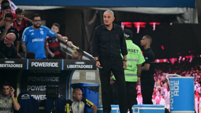 Torcida do Flamengo perde a paciência com Tite e xinga o técnico no Maracanã